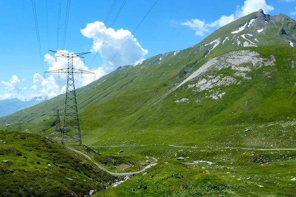 Vista Pilones Eléctricos Naturaleza Paisaje Con Pastos Montaña Los Alpes —  Fotos de Stock
