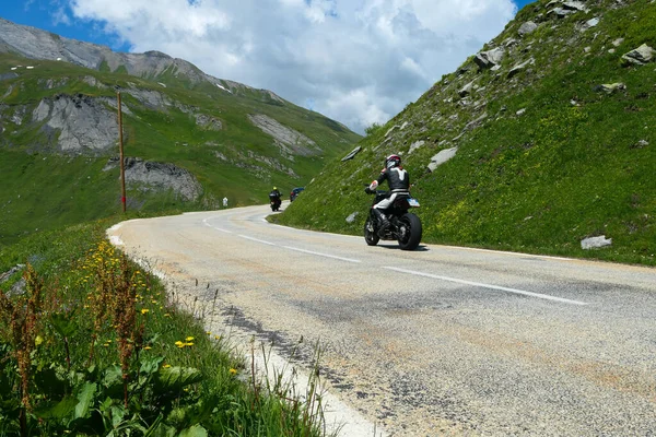 Rosiere Frankreich Juli 2021 Kurvenreiche Bergstraße Mit Einem Motorrad Das Stockbild