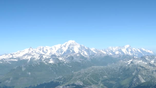 Uitzicht Mont Blanc Bergketen Sneeuwtoppen Zomer Met Gletsjers Boven Weilanden — Stockvideo