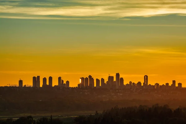 Ekspresyjny zachód słońca w Metrotown of Vancouver, Kanada — Zdjęcie stockowe