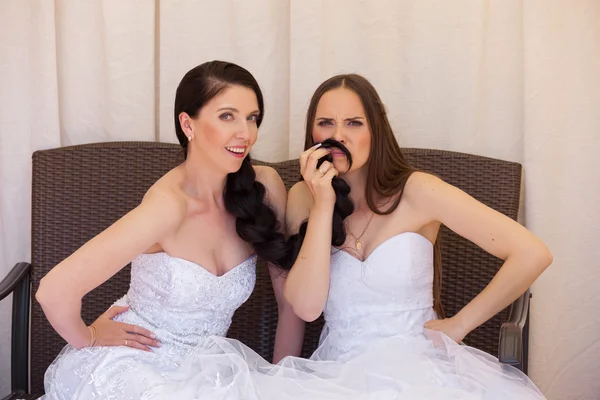 Смешные невесты делают усы Стоковая Картинка