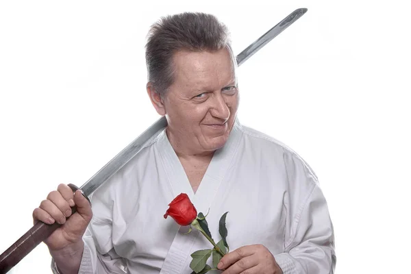 Ρομαντικός Κύριος Που Κρατάει Σπαθί Τριαντάφυλλου Και Σαμουράι Ντυμένος Παραδοσιακό — Φωτογραφία Αρχείου