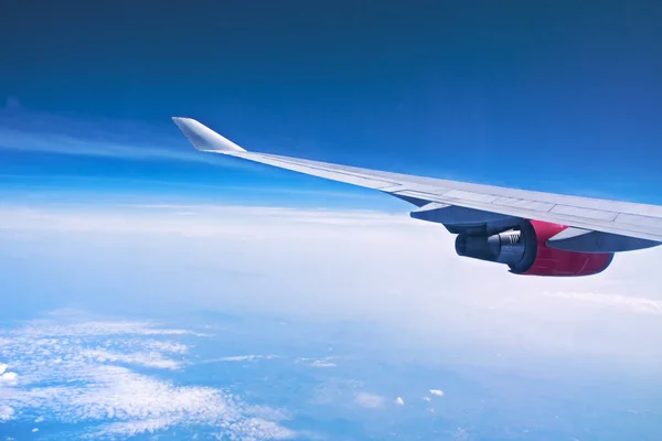 Wing Airplane Flying Clouds Look Sky Window Plane Blue Sky — Stock Photo, Image