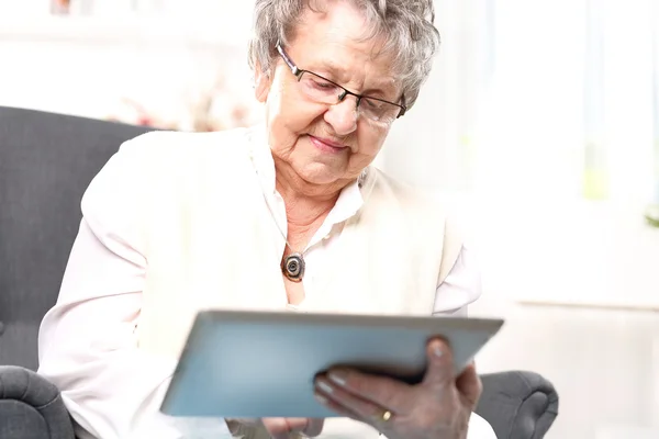 Grandma with a tablet. — Stock Photo, Image