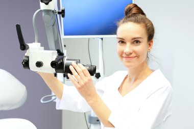 Doktor laryngologist. Otolaryngologist.