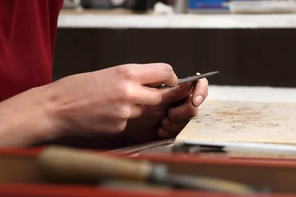 Orfebre, fabricación de joyas — Foto de Stock