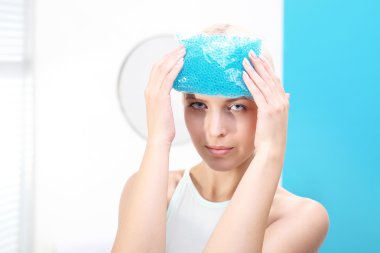 Migren headache.Compress analjezik.