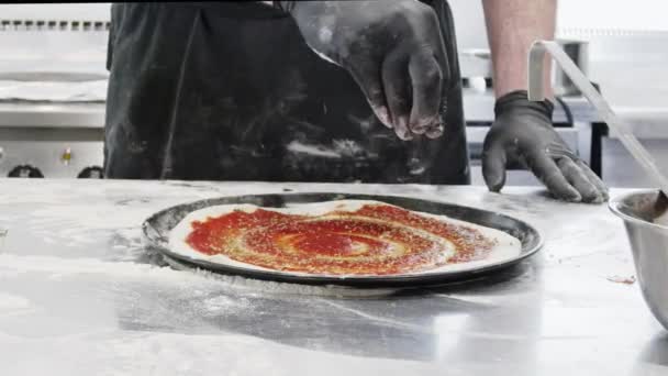 Pizza Bereiding Van Pizza Pizza Met Parmaham Kaas Rozemarijn Lekkere — Stockvideo