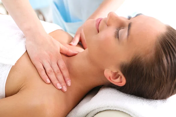 Woman in a beauty salon — Stock Photo, Image