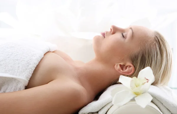 Spa - rust, ontspanning, gezondheid, ontspannen in de spa — Stockfoto