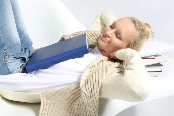 Relax with a book — Stock Photo, Image