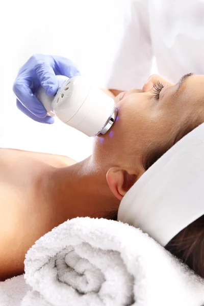 Facial treatment, ultrasound — Stock Photo, Image
