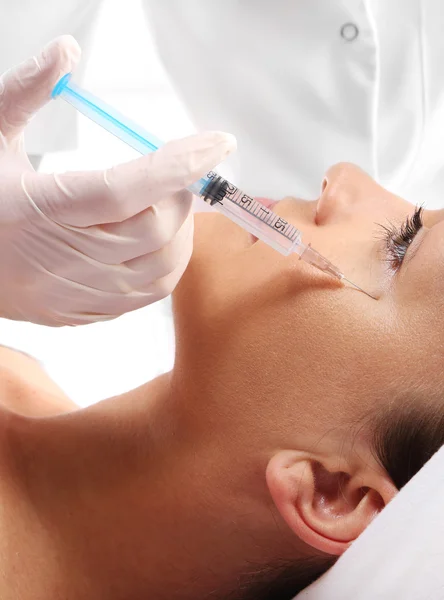 Riempimento di rughe, zampe di gallina, iniezione di botox — Foto Stock