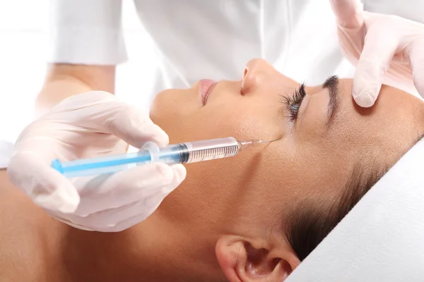 Filling of wrinkles, crow's feet, injection of botox — Stock Photo, Image