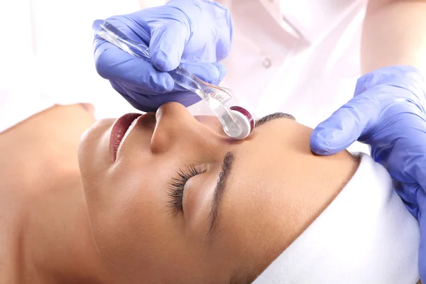 Mesotherapy microneedle, the woman at the beautician — Stock Photo, Image