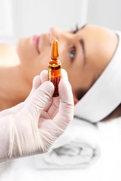 Cosmetic ampoule, a woman in the beauty salon — Stock Photo, Image