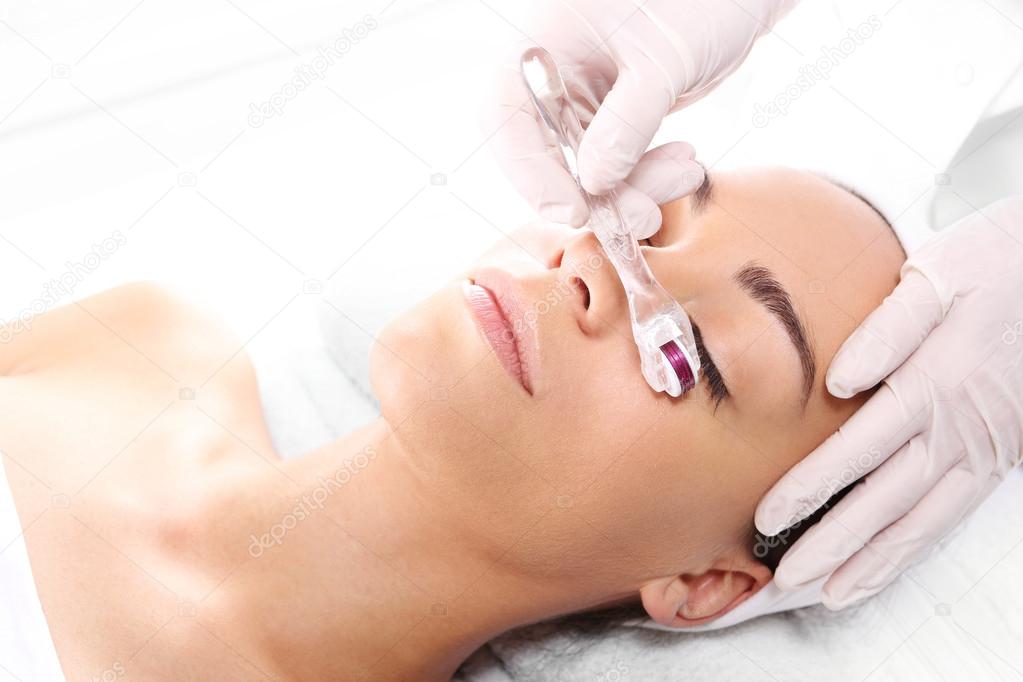 Roller microneedle mesotherapy