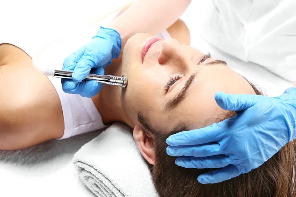 Removal of scars, man to a beautician, Microdermabrasion — Stock Photo, Image