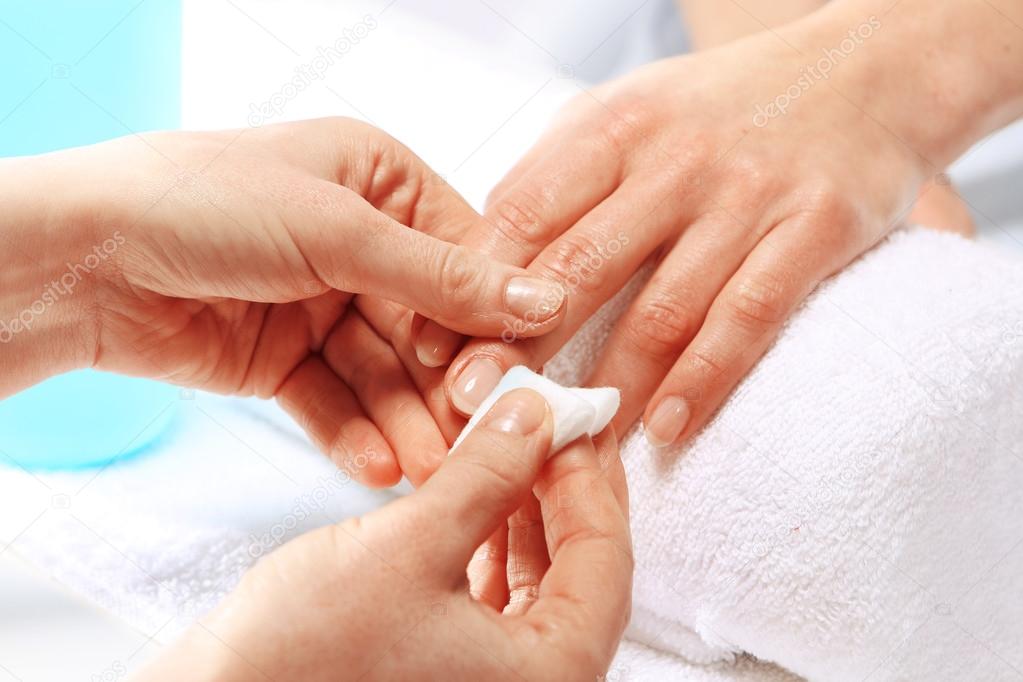 Cosmetic nail polish washes