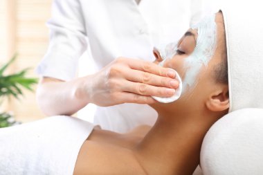 arındırıcı yüz cilt, güzellik salonları içinde bir kadın