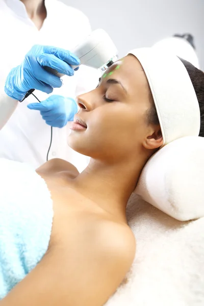 Ultrasound, a woman in the beauty salon — Stock Photo, Image