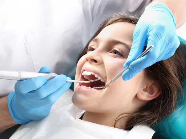 Bambino al dentista — Foto Stock