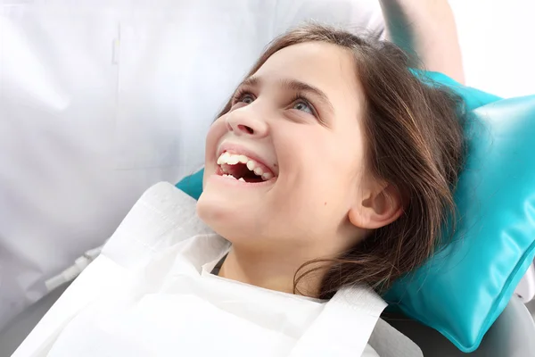 Healthy teeth and a beautiful smile — Stock Photo, Image