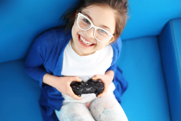 Μου αρέσει να παίζω! Το παιδί παίζοντας βίντεο παιχνίδι — Φωτογραφία Αρχείου