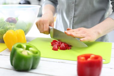 Renkli biber, yanı sıra salata