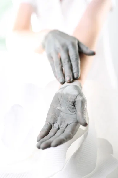 Krásné ženské ruce kosmetická procedura — Stock fotografie