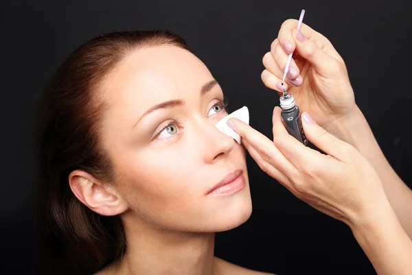 Concentration and eyelash extensions salon — Stock Photo, Image