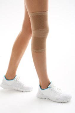 Knee injury, tourniquet bandage stabilizing