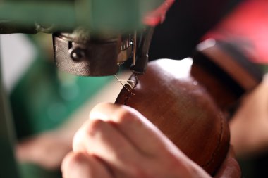 Sewing shoe uppers for professional shoemaking machine