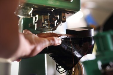 Sewing shoe uppers for professional shoemaking machine