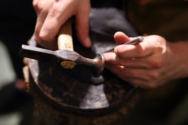 Kunduracı ayakkabı diker