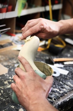 Kunduracı ayakkabı diker