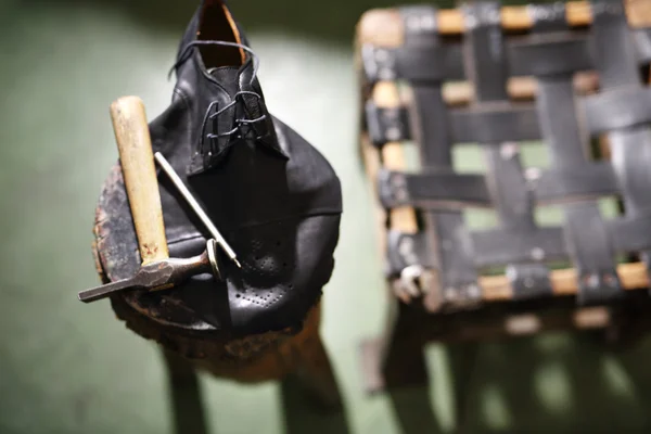 Dışkı kunduracı shoemaker'ın aksesuarları — Stok fotoğraf