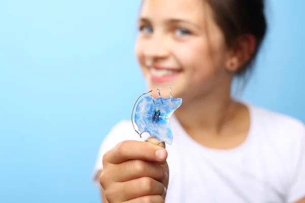 Sonrisa sana, hermosa, el niño al dentista . — Foto de Stock