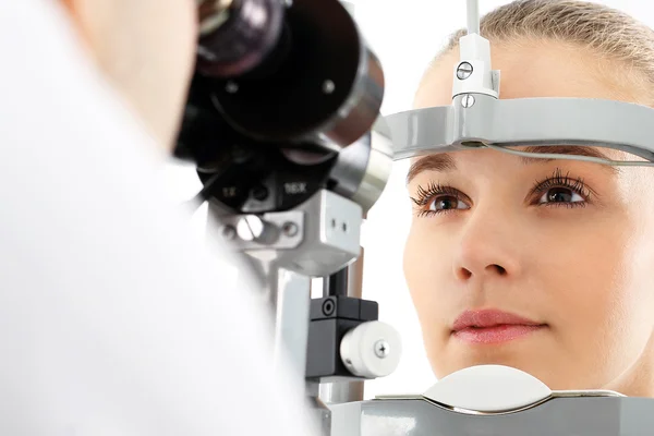 Woman in ophthalmologist. — Stock Photo, Image