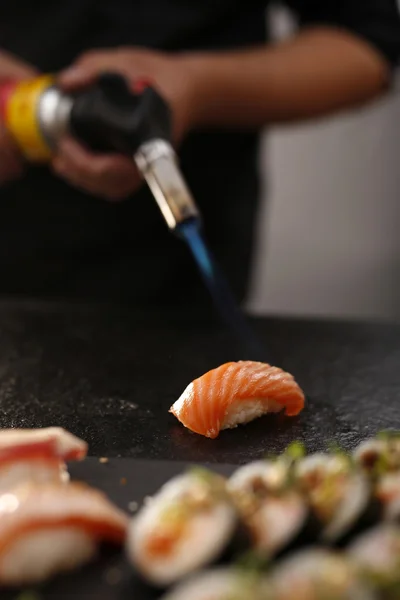 Sushi Nigiri z łososiem — Zdjęcie stockowe