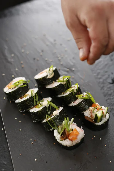 Cuisine japonaise, sushi — Photo