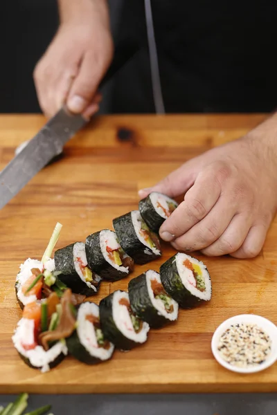 Restauracja japońska, sushi danie — Zdjęcie stockowe