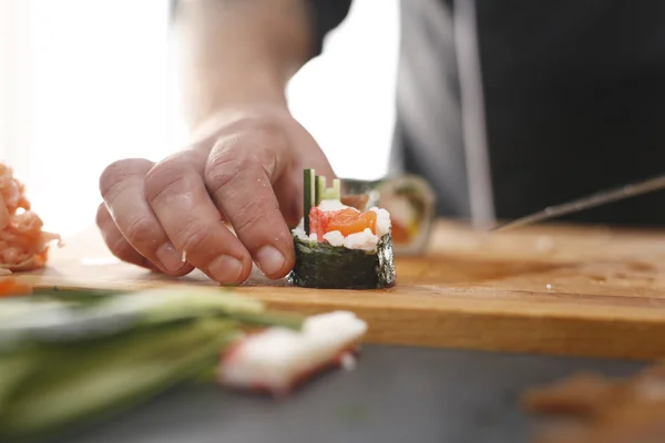 Sushi-uborka, lazac és garnélarák — Stock Fotó