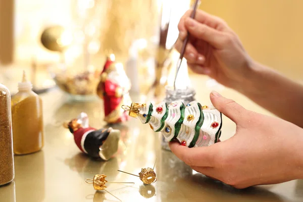 Christmas, decorating of glass balls — Stock Photo, Image