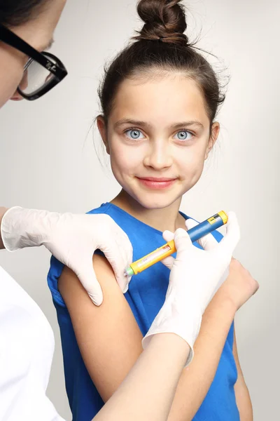 Lékař diabetolog, injekce — Stock fotografie