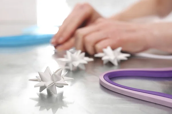 Estrellas Tarjeta de Navidad con tiras de papel —  Fotos de Stock