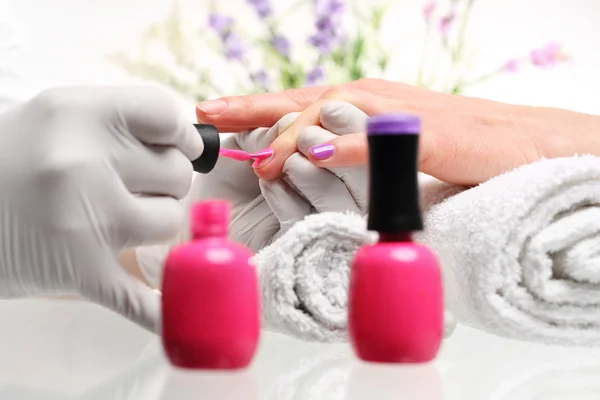 Hybride manicure, schoonheidssalon — Stockfoto