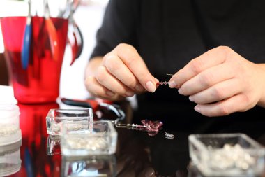 Boncuk, takı Atölyesi iş parçacığı oluşturma