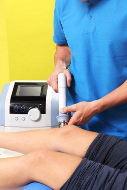 Fizyoterapi, fizyoterapist doktor ameliyat gerçekleştirir.