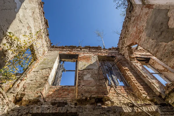 Destroyed building — Stock Photo, Image
